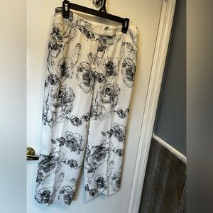 Vintage Harve Benard Black and White Floral Capris